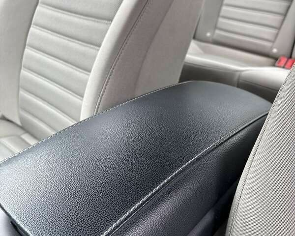 Сірий Форд Фьюжен, об'ємом двигуна 2 л та пробігом 207 тис. км за 13000 $, фото 23 на Automoto.ua