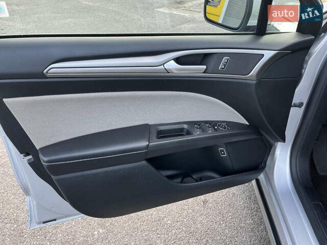 Сірий Форд Фьюжен, об'ємом двигуна 2 л та пробігом 123 тис. км за 14000 $, фото 30 на Automoto.ua