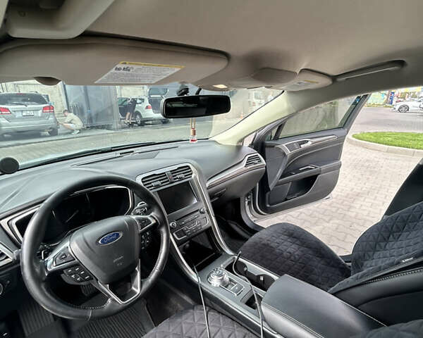 Серый Форд Фьюжн, объемом двигателя 2 л и пробегом 88 тыс. км за 14900 $, фото 4 на Automoto.ua