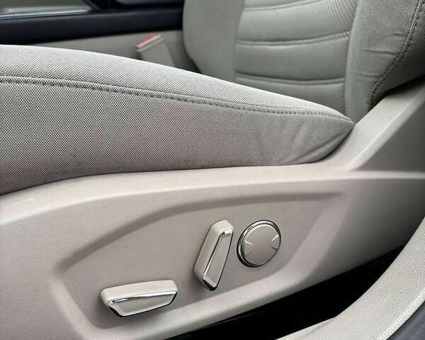 Сірий Форд Фьюжен, об'ємом двигуна 2 л та пробігом 207 тис. км за 13000 $, фото 10 на Automoto.ua