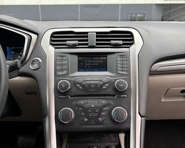 Сірий Форд Фьюжен, об'ємом двигуна 2 л та пробігом 207 тис. км за 13000 $, фото 26 на Automoto.ua