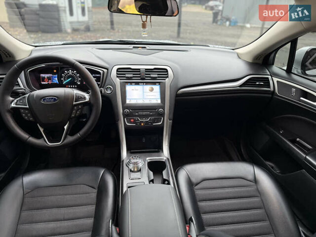 Серый Форд Фьюжн, объемом двигателя 2 л и пробегом 205 тыс. км за 11000 $, фото 6 на Automoto.ua
