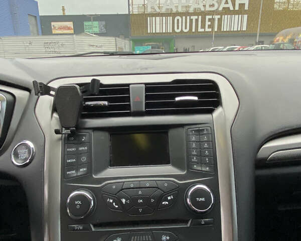 Серый Форд Фьюжн, объемом двигателя 2 л и пробегом 261 тыс. км за 14000 $, фото 16 на Automoto.ua