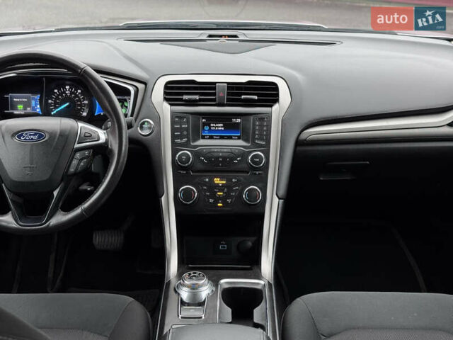 Серый Форд Фьюжн, объемом двигателя 2 л и пробегом 195 тыс. км за 12300 $, фото 20 на Automoto.ua