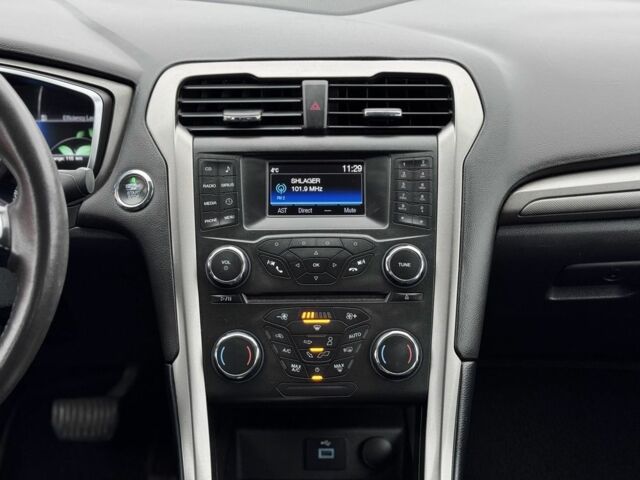 Серый Форд Фьюжн, объемом двигателя 2 л и пробегом 195 тыс. км за 12300 $, фото 15 на Automoto.ua