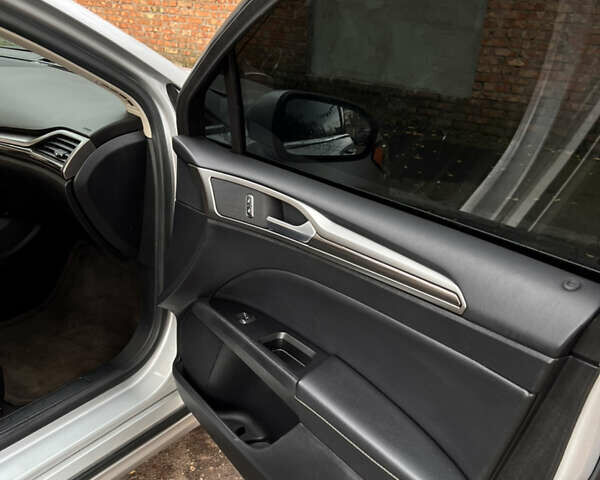 Серый Форд Фьюжн, объемом двигателя 2 л и пробегом 186 тыс. км за 12100 $, фото 10 на Automoto.ua