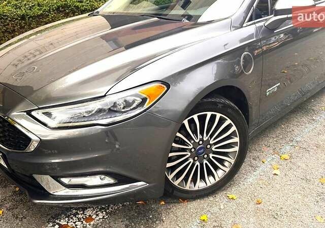 Сірий Форд Фьюжен, об'ємом двигуна 2 л та пробігом 112 тис. км за 17000 $, фото 4 на Automoto.ua