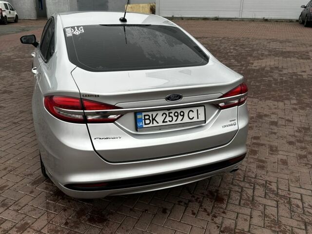 Сірий Форд Фьюжен, об'ємом двигуна 2 л та пробігом 184 тис. км за 13500 $, фото 2 на Automoto.ua