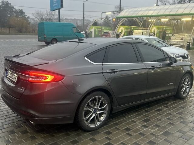 Сірий Форд Фьюжен, об'ємом двигуна 2 л та пробігом 130 тис. км за 15500 $, фото 2 на Automoto.ua