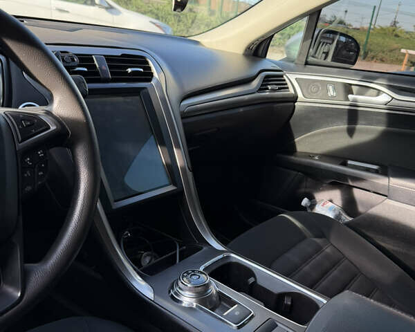 Форд Фьюжн 2017 в Киеве на Automoto.ua Серый Форд Фьюжн, объемом двигателя 2 л и пробегом 211 тыс. км за 13400 $, фото 9 на Automoto.ua