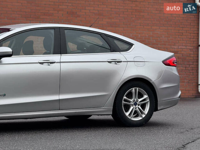 Серый Форд Фьюжн, объемом двигателя 2 л и пробегом 195 тыс. км за 12300 $, фото 8 на Automoto.ua