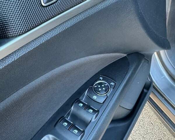 Серый Форд Фьюжн, объемом двигателя 1.49 л и пробегом 130 тыс. км за 10000 $, фото 8 на Automoto.ua