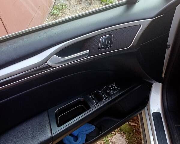 Серый Форд Фьюжн, объемом двигателя 1.5 л и пробегом 100 тыс. км за 10700 $, фото 7 на Automoto.ua