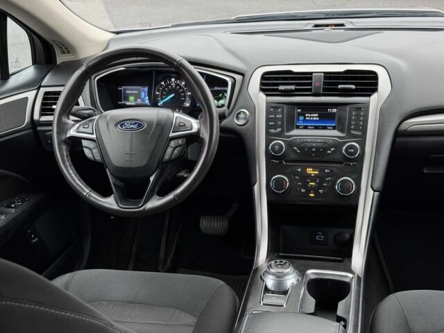 Серый Форд Фьюжн, объемом двигателя 2 л и пробегом 195 тыс. км за 12300 $, фото 11 на Automoto.ua