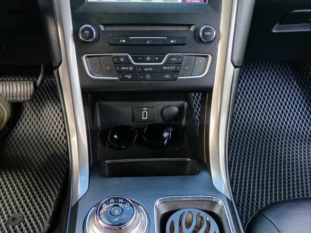 Сірий Форд Фьюжен, об'ємом двигуна 2 л та пробігом 139 тис. км за 13800 $, фото 4 на Automoto.ua