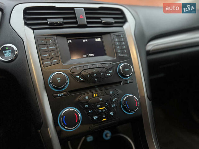 Сірий Форд Фьюжен, об'ємом двигуна 2 л та пробігом 103 тис. км за 13900 $, фото 7 на Automoto.ua