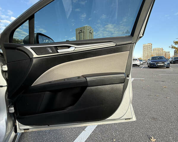 Серый Форд Фьюжн, объемом двигателя 2.5 л и пробегом 179 тыс. км за 10500 $, фото 18 на Automoto.ua