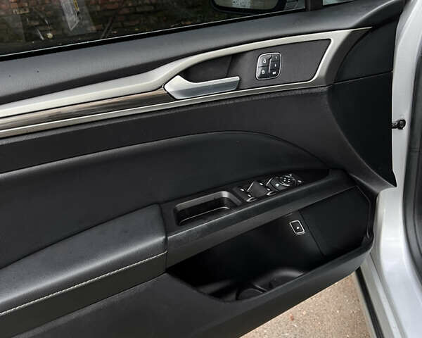 Серый Форд Фьюжн, объемом двигателя 2 л и пробегом 186 тыс. км за 12100 $, фото 18 на Automoto.ua