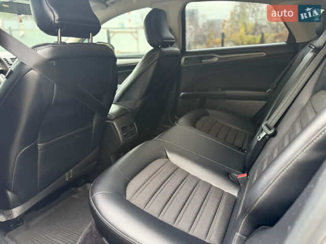 Серый Форд Фьюжн, объемом двигателя 2 л и пробегом 205 тыс. км за 11000 $, фото 5 на Automoto.ua