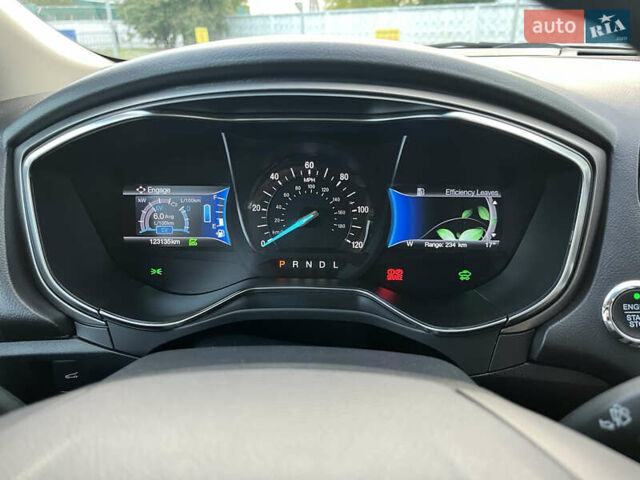 Сірий Форд Фьюжен, об'ємом двигуна 2 л та пробігом 123 тис. км за 14000 $, фото 3 на Automoto.ua