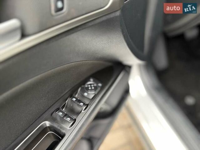 Форд Фьюжн 2017 в Киеве на Automoto.ua Серый Форд Фьюжн, объемом двигателя 2 л и пробегом 159 тыс. км за 12999 $, фото 12 на Automoto.ua