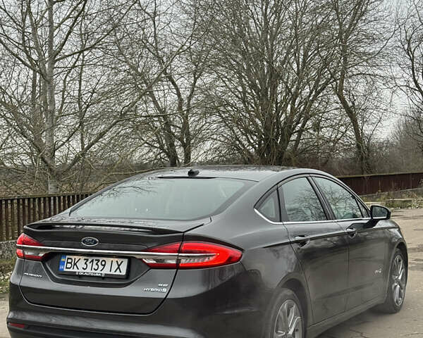 Серый Форд Фьюжн, объемом двигателя 2 л и пробегом 250 тыс. км за 10300 $, фото 5 на Automoto.ua