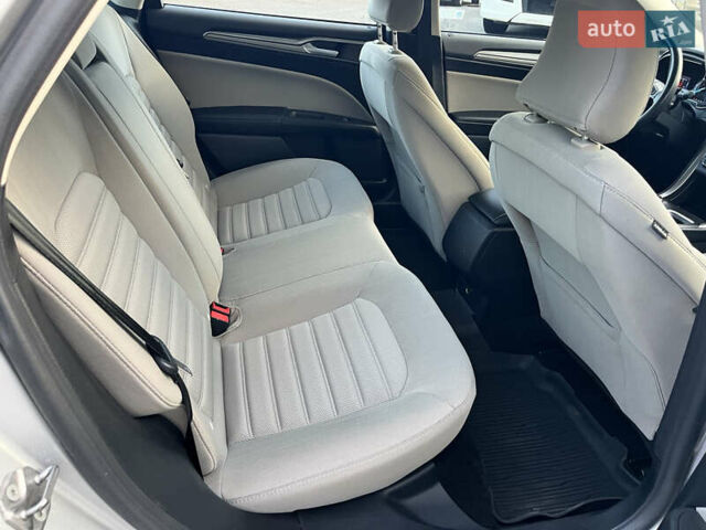 Сірий Форд Фьюжен, об'ємом двигуна 2 л та пробігом 123 тис. км за 14000 $, фото 36 на Automoto.ua