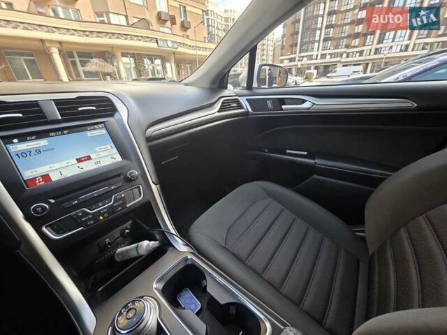 Сірий Форд Фьюжен, об'ємом двигуна 2 л та пробігом 108 тис. км за 16500 $, фото 14 на Automoto.ua