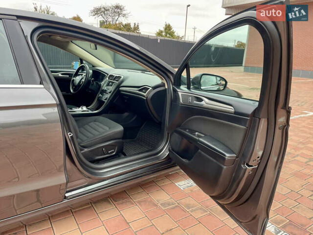 Серый Форд Фьюжн, объемом двигателя 2.49 л и пробегом 119 тыс. км за 10400 $, фото 43 на Automoto.ua