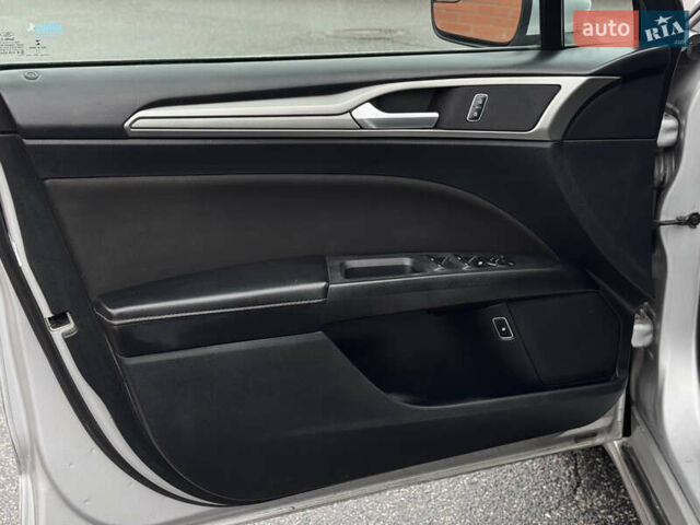 Серый Форд Фьюжн, объемом двигателя 2 л и пробегом 195 тыс. км за 12300 $, фото 28 на Automoto.ua