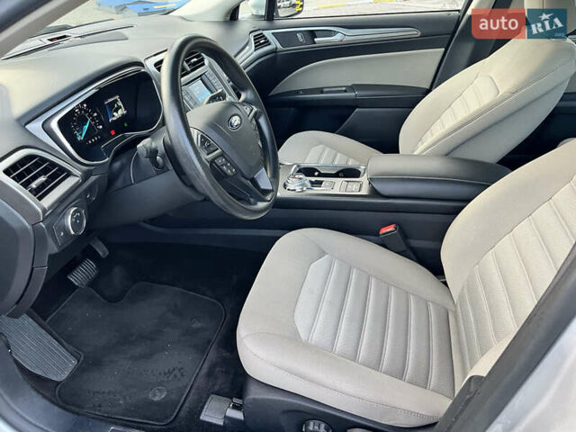 Сірий Форд Фьюжен, об'ємом двигуна 2 л та пробігом 123 тис. км за 14000 $, фото 4 на Automoto.ua