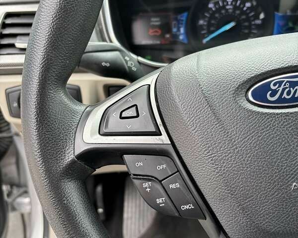 Сірий Форд Фьюжен, об'ємом двигуна 2 л та пробігом 207 тис. км за 13000 $, фото 16 на Automoto.ua