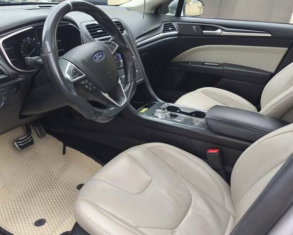 Сірий Форд Фьюжен, об'ємом двигуна 2 л та пробігом 130 тис. км за 13500 $, фото 5 на Automoto.ua