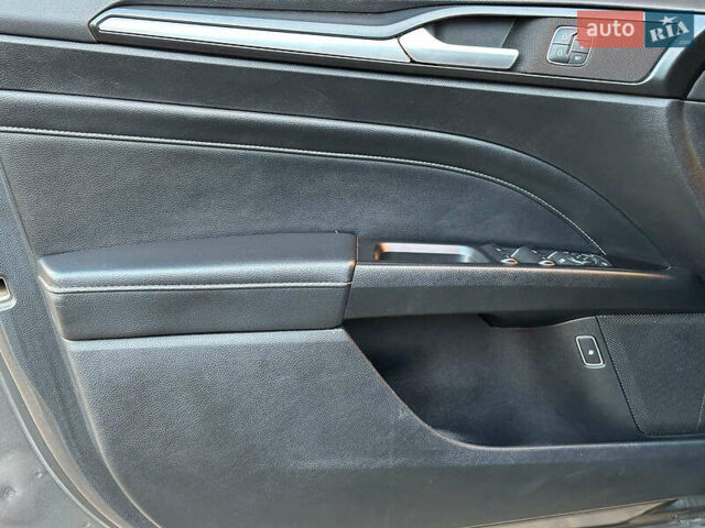 Сірий Форд Фьюжен, об'ємом двигуна 2 л та пробігом 68 тис. км за 17780 $, фото 12 на Automoto.ua
