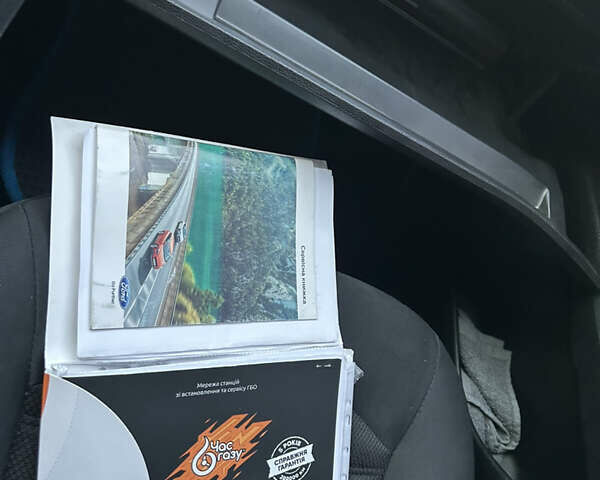 Серый Форд Фьюжн, объемом двигателя 2 л и пробегом 132 тыс. км за 14000 $, фото 3 на Automoto.ua