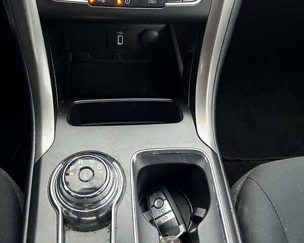 Сірий Форд Фьюжен, об'ємом двигуна 2 л та пробігом 68 тис. км за 14500 $, фото 39 на Automoto.ua