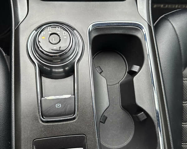 Серый Форд Фьюжн, объемом двигателя 2 л и пробегом 145 тыс. км за 16000 $, фото 15 на Automoto.ua