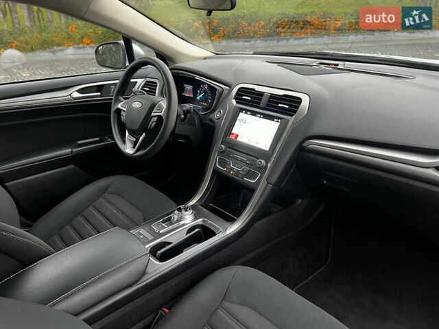 Сірий Форд Фьюжен, об'ємом двигуна 2 л та пробігом 68 тис. км за 14500 $, фото 27 на Automoto.ua