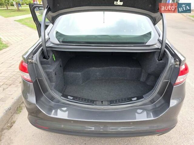 Серый Форд Фьюжн, объемом двигателя 2 л и пробегом 120 тыс. км за 15800 $, фото 19 на Automoto.ua