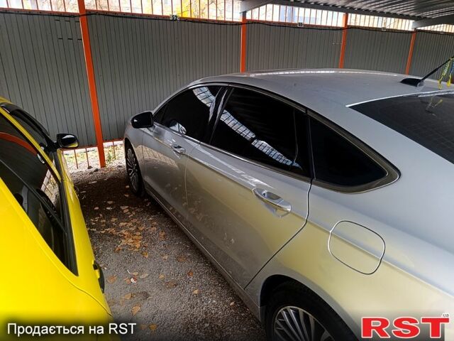 Сірий Форд Фьюжен, об'ємом двигуна 2 л та пробігом 121 тис. км за 13500 $, фото 4 на Automoto.ua