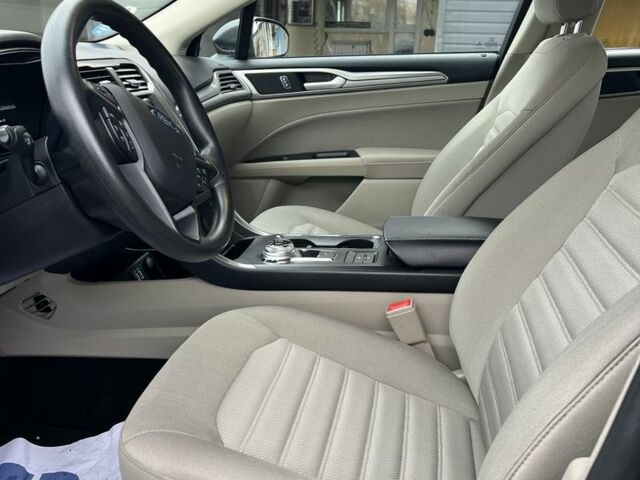 Серый Форд Фьюжн, объемом двигателя 2 л и пробегом 144 тыс. км за 379 $, фото 4 на Automoto.ua