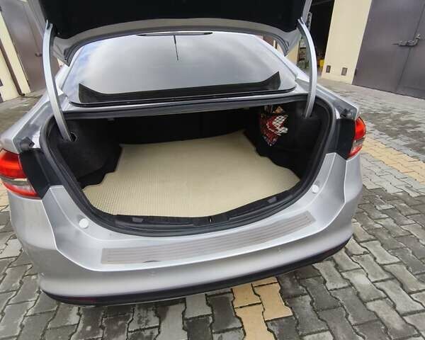 Сірий Форд Фьюжен, об'ємом двигуна 2 л та пробігом 130 тис. км за 13500 $, фото 4 на Automoto.ua