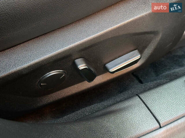 Сірий Форд Фьюжен, об'ємом двигуна 2 л та пробігом 68 тис. км за 17780 $, фото 28 на Automoto.ua