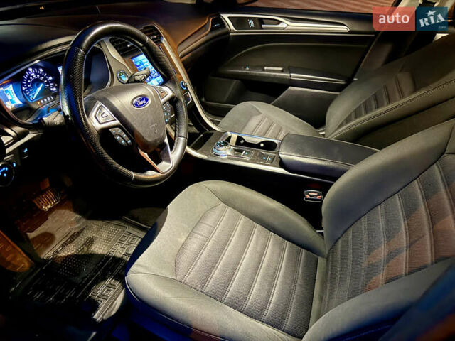 Сірий Форд Фьюжен, об'ємом двигуна 2 л та пробігом 176 тис. км за 11500 $, фото 7 на Automoto.ua