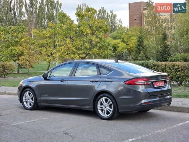Серый Форд Фьюжн, объемом двигателя 2 л и пробегом 120 тыс. км за 15800 $, фото 4 на Automoto.ua