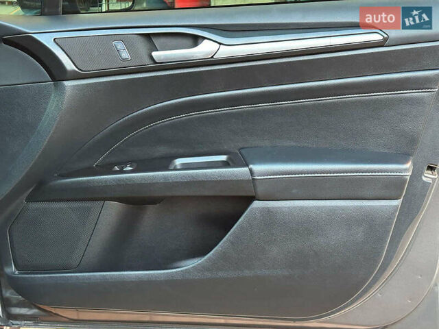 Сірий Форд Фьюжен, об'ємом двигуна 2 л та пробігом 68 тис. км за 17780 $, фото 24 на Automoto.ua