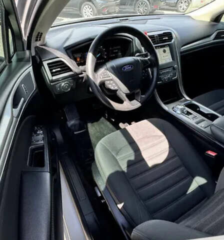 Серый Форд Фьюжн, объемом двигателя 1.5 л и пробегом 102 тыс. км за 12600 $, фото 9 на Automoto.ua