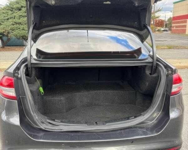 Сірий Форд Фьюжен, об'ємом двигуна 2 л та пробігом 79 тис. км за 9000 $, фото 7 на Automoto.ua