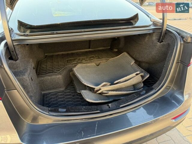 Сірий Форд Фьюжен, об'ємом двигуна 2 л та пробігом 194 тис. км за 13500 $, фото 7 на Automoto.ua