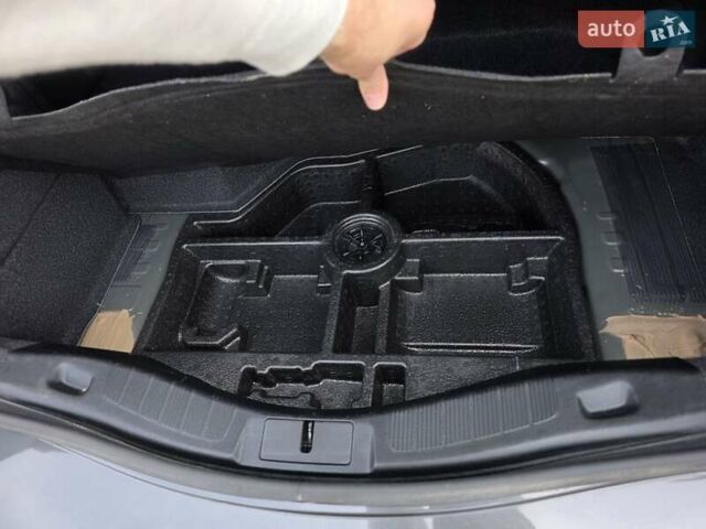 Сірий Форд Фьюжен, об'ємом двигуна 2 л та пробігом 120 тис. км за 16000 $, фото 23 на Automoto.ua